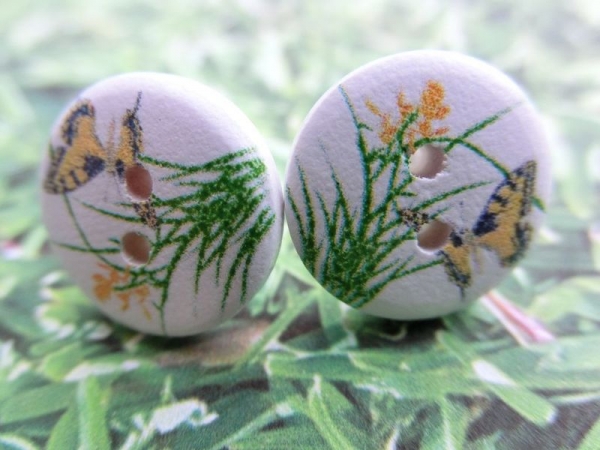 Holz Knopf Ohrstecker Blume Schmetterling Gras